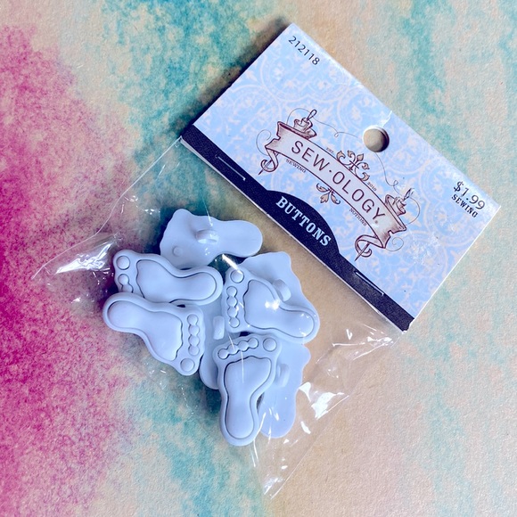 Rare New Sealed Sew-Ology 2010 Collection Sewing Notions Feet Buttons 8 Count !! - Picture 2 of 5